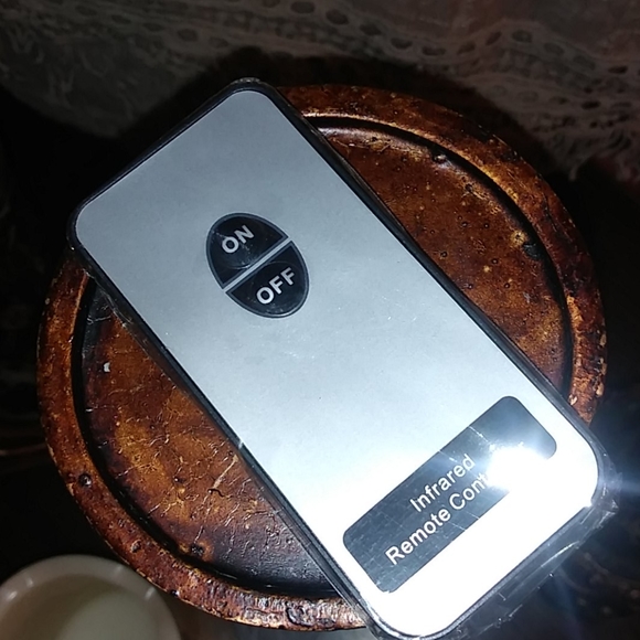 Oriental Candlestick Trio w LED flameless remote - Picture 9 of 11